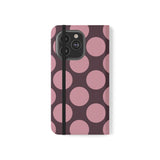 iPhone 13 Pro plånboksskal i veganskt läder – Pink Plum Polka Dot-design