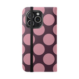 iPhone 15 Pro plånboksfodral i veganskt läder – design med Pink Plum Polka Dot