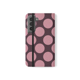 Samsung Galaxy S22 Plånboksfodral i veganskt läder – Pink Plum Polka Dot Design