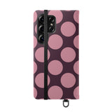 Samsung Galaxy S25 Ultra plånboksskal i veganskt läder – Pink Plum Polka Dot-design