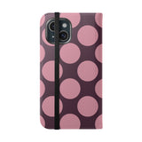 iPhone 15 plånboksfodral i veganskt läder – design med Pink Plum Polka Dot