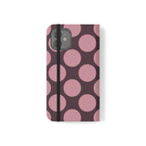 iPhone 12 plånboksskal i veganskt läder – Pink Plum Polka Dot-design