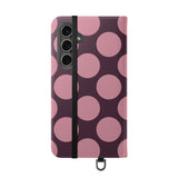 Samsung Galaxy S24 Plus Plånboksfodral i veganskt läder – Pink Plum Polka Dot Design